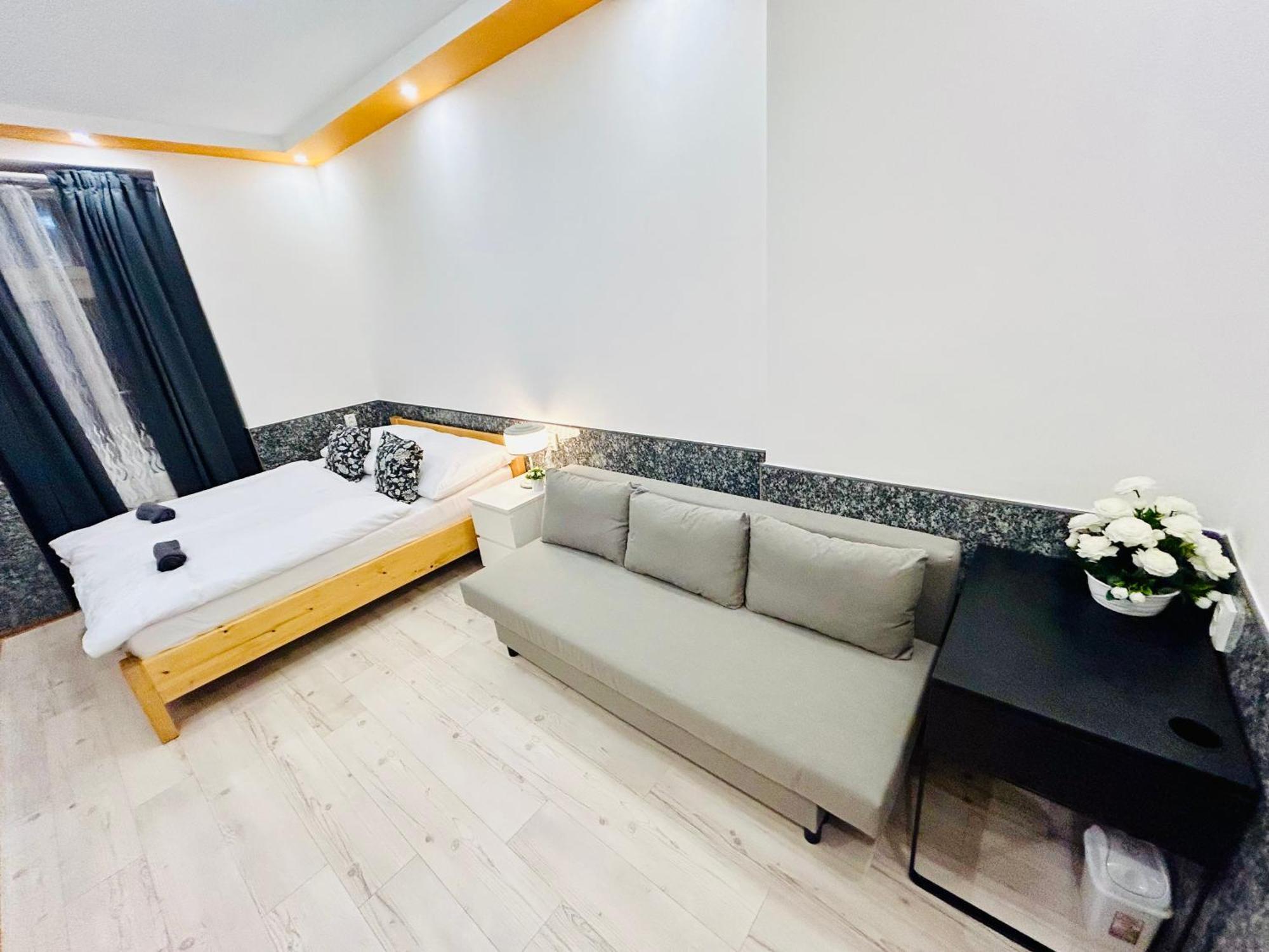 Modern Spacious Apartment In Center Praga Exterior foto